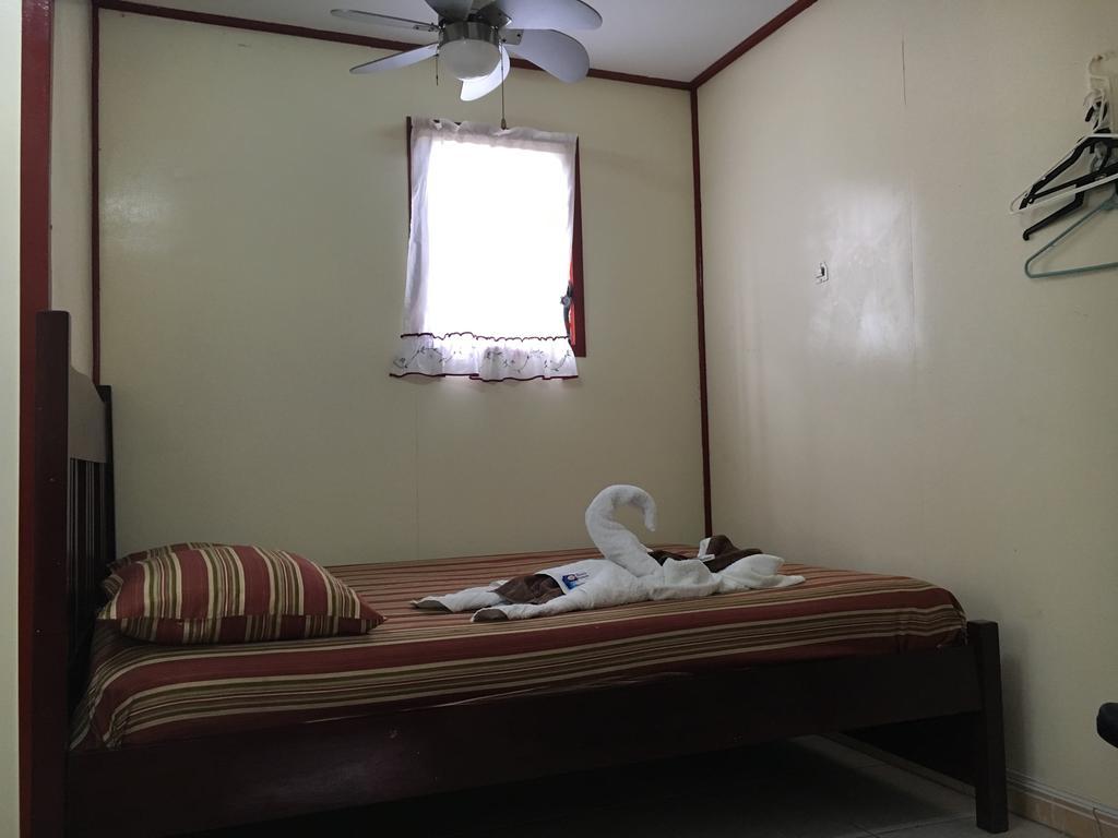 Mara'S Place Hotel Caye Caulker Bagian luar foto
